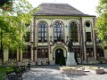 Varoshaza - elotte Kossuth szobor